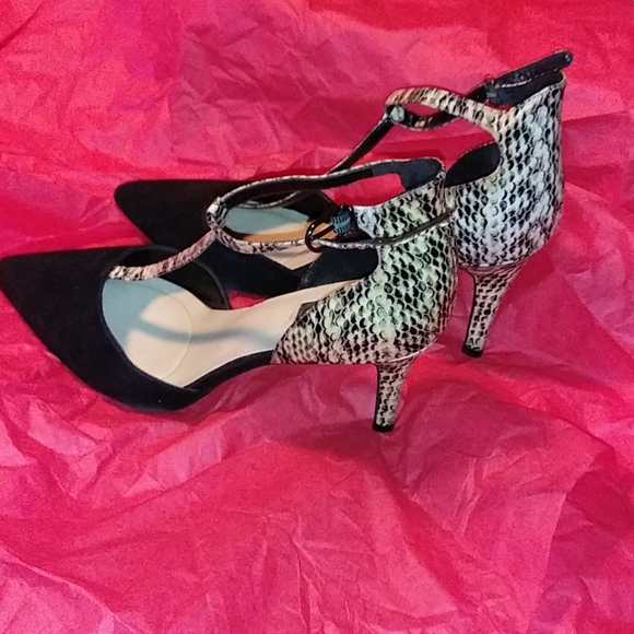 Ladies heels - Picture 3 of 4